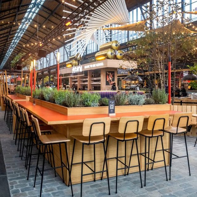 Gare Maritime was once the largest freight station in Europe. After a complete renovation, today it is Brussels' number one circular city destination! 🌳 This newest, energy-neutral hub of @tour.taxis is a hip, indoor village with delicious, sustainable food concepts from top chefs in the Food Market. 👌 And of course Puro Fairtrade Coffee had to be there! Be sure to pop in for a fair cup of coffee on your next visit to Brussels. ☕
.
.
.
#purocoffee #foodmarket #garemaritime #brussels #fairtradecoffee
